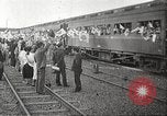 Image troupe japonaise train au départ Chine, 1938, de la seconde 38 séquences d'archives historiques vidéo 65675060888