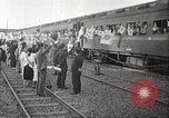 Image troupe japonaise train au départ Chine, 1938, de la seconde 39 séquences d'archives historiques vidéo 65675060888