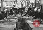 Standbild US Navy Matrosen waschen Kleidung United States USA, 1923, aus Sekunde 9 historischem Filmmaterial Videoclip 65675060979