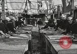 Standbild US Navy Matrosen waschen Kleidung United States USA, 1923, aus Sekunde 10 historischem Filmmaterial Videoclip 65675060979