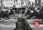 Standbild US Navy Matrosen waschen Kleidung United States USA, 1923, aus Sekunde 11 historischem Filmmaterial Videoclip 65675060979