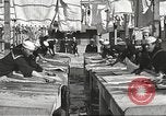 Standbild US Navy Matrosen waschen Kleidung United States USA, 1923, aus Sekunde 13 historischem Filmmaterial Videoclip 65675060979
