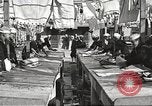 Standbild US Navy Matrosen waschen Kleidung United States USA, 1923, aus Sekunde 17 historischem Filmmaterial Videoclip 65675060979