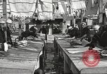 Standbild US Navy Matrosen waschen Kleidung United States USA, 1923, aus Sekunde 18 historischem Filmmaterial Videoclip 65675060979