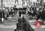 Standbild US Navy Matrosen waschen Kleidung United States USA, 1923, aus Sekunde 19 historischem Filmmaterial Videoclip 65675060979