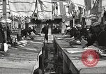 Standbild US Navy Matrosen waschen Kleidung United States USA, 1923, aus Sekunde 20 historischem Filmmaterial Videoclip 65675060979