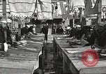 Standbild US Navy Matrosen waschen Kleidung United States USA, 1923, aus Sekunde 25 historischem Filmmaterial Videoclip 65675060979