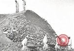 Standbild US Navy Matrosen waschen Kleidung United States USA, 1923, aus Sekunde 26 historischem Filmmaterial Videoclip 65675060979