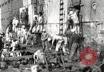 Standbild US Navy Matrosen waschen Kleidung United States USA, 1923, aus Sekunde 44 historischem Filmmaterial Videoclip 65675060979