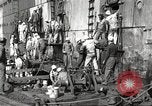 Standbild US Navy Matrosen waschen Kleidung United States USA, 1923, aus Sekunde 45 historischem Filmmaterial Videoclip 65675060979