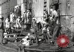 Standbild US Navy Matrosen waschen Kleidung United States USA, 1923, aus Sekunde 47 historischem Filmmaterial Videoclip 65675060979