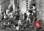 Standbild US Navy Matrosen waschen Kleidung United States USA, 1923, aus Sekunde 48 historischem Filmmaterial Videoclip 65675060979