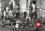 Standbild US Navy Matrosen waschen Kleidung United States USA, 1923, aus Sekunde 51 historischem Filmmaterial Videoclip 65675060979