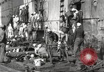 Standbild US Navy Matrosen waschen Kleidung United States USA, 1923, aus Sekunde 52 historischem Filmmaterial Videoclip 65675060979