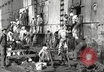 Standbild US Navy Matrosen waschen Kleidung United States USA, 1923, aus Sekunde 53 historischem Filmmaterial Videoclip 65675060979