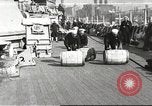 Standbild Segler rollende Fässer New York United States USA, 1922, aus Sekunde 1 historischem Filmmaterial Videoclip 65675060983