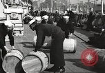 Standbild Segler rollende Fässer New York United States USA, 1922, aus Sekunde 6 historischem Filmmaterial Videoclip 65675060983