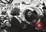 Standbild Segler rollende Fässer New York United States USA, 1922, aus Sekunde 11 historischem Filmmaterial Videoclip 65675060983
