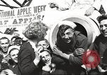 Standbild Segler rollende Fässer New York United States USA, 1922, aus Sekunde 12 historischem Filmmaterial Videoclip 65675060983