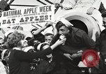 Standbild Segler rollende Fässer New York United States USA, 1922, aus Sekunde 34 historischem Filmmaterial Videoclip 65675060983