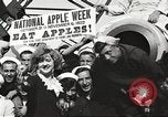 Standbild Segler rollende Fässer New York United States USA, 1922, aus Sekunde 43 historischem Filmmaterial Videoclip 65675060983