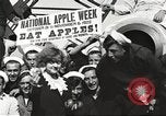Standbild Segler rollende Fässer New York United States USA, 1922, aus Sekunde 44 historischem Filmmaterial Videoclip 65675060983