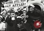 Standbild Segler rollende Fässer New York United States USA, 1922, aus Sekunde 50 historischem Filmmaterial Videoclip 65675060983