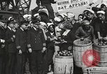Standbild Segler rollende Fässer New York United States USA, 1922, aus Sekunde 52 historischem Filmmaterial Videoclip 65675060983