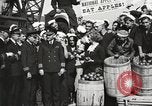 Standbild Segler rollende Fässer New York United States USA, 1922, aus Sekunde 53 historischem Filmmaterial Videoclip 65675060983
