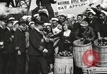 Standbild Segler rollende Fässer New York United States USA, 1922, aus Sekunde 56 historischem Filmmaterial Videoclip 65675060983