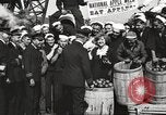 Standbild Segler rollende Fässer New York United States USA, 1922, aus Sekunde 57 historischem Filmmaterial Videoclip 65675060983