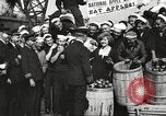 Standbild Segler rollende Fässer New York United States USA, 1922, aus Sekunde 59 historischem Filmmaterial Videoclip 65675060983