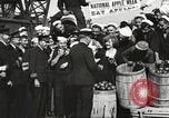Standbild Segler rollende Fässer New York United States USA, 1922, aus Sekunde 62 historischem Filmmaterial Videoclip 65675060983