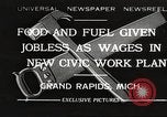 Image le chômage Plan d'aides par George W Welsh Grand Rapids Michigan USA, 1932, de la seconde 1 séquences d'archives historiques vidéo 65675061017