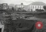 Standbild Arbeitnehmer Herculaneum Italien, 1932, aus Sekunde 15 historischem Filmmaterial Videoclip 65675061020