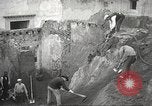 Standbild Arbeitnehmer Herculaneum Italien, 1932, aus Sekunde 20 historischem Filmmaterial Videoclip 65675061020