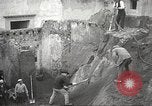 Standbild Arbeitnehmer Herculaneum Italien, 1932, aus Sekunde 21 historischem Filmmaterial Videoclip 65675061020