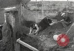 Standbild Arbeitnehmer Herculaneum Italien, 1932, aus Sekunde 30 historischem Filmmaterial Videoclip 65675061020