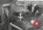 Standbild Arbeitnehmer Herculaneum Italien, 1932, aus Sekunde 33 historischem Filmmaterial Videoclip 65675061020