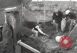Standbild Arbeitnehmer Herculaneum Italien, 1932, aus Sekunde 34 historischem Filmmaterial Videoclip 65675061020