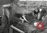 Standbild Arbeitnehmer Herculaneum Italien, 1932, aus Sekunde 35 historischem Filmmaterial Videoclip 65675061020