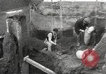 Standbild Arbeitnehmer Herculaneum Italien, 1932, aus Sekunde 36 historischem Filmmaterial Videoclip 65675061020