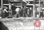 Standbild Arbeitnehmer Herculaneum Italien, 1932, aus Sekunde 50 historischem Filmmaterial Videoclip 65675061020