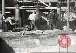 Standbild Arbeitnehmer Herculaneum Italien, 1932, aus Sekunde 51 historischem Filmmaterial Videoclip 65675061020