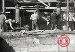 Standbild Arbeitnehmer Herculaneum Italien, 1932, aus Sekunde 52 historischem Filmmaterial Videoclip 65675061020