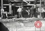 Standbild Arbeitnehmer Herculaneum Italien, 1932, aus Sekunde 53 historischem Filmmaterial Videoclip 65675061020