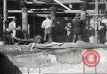 Standbild Arbeitnehmer Herculaneum Italien, 1932, aus Sekunde 54 historischem Filmmaterial Videoclip 65675061020