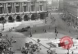 Standbild Deutsch besetzt Paris während Zweiter Weltkrieg Paris Frankreich, 1942, aus Sekunde 15 historischem Filmmaterial Videoclip 65675061107