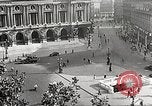 Standbild Deutsch besetzt Paris während Zweiter Weltkrieg Paris Frankreich, 1942, aus Sekunde 16 historischem Filmmaterial Videoclip 65675061107