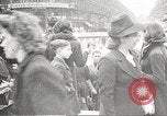 Standbild Deutsch besetzt Paris während Zweiter Weltkrieg Paris Frankreich, 1942, aus Sekunde 26 historischem Filmmaterial Videoclip 65675061107